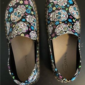 Savvy brand Sugar Skull designed nursing clogs. Size 7